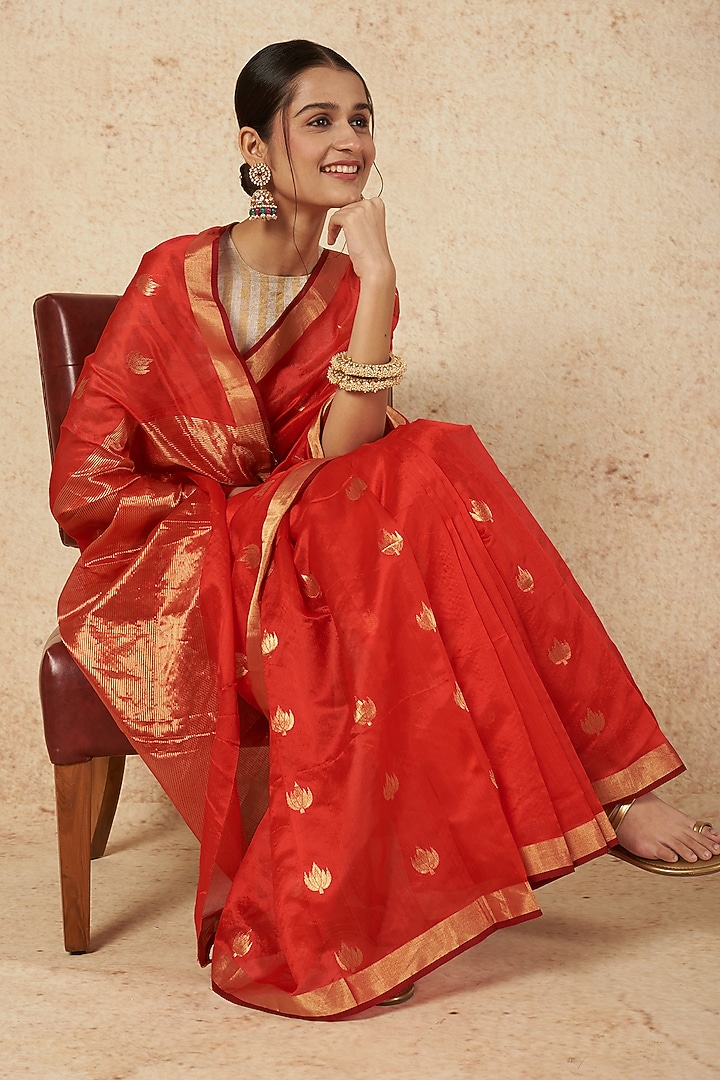Red Party Wear Saree In Handloom Silk by Sheela Suthar at Pernia's Pop Up Shop