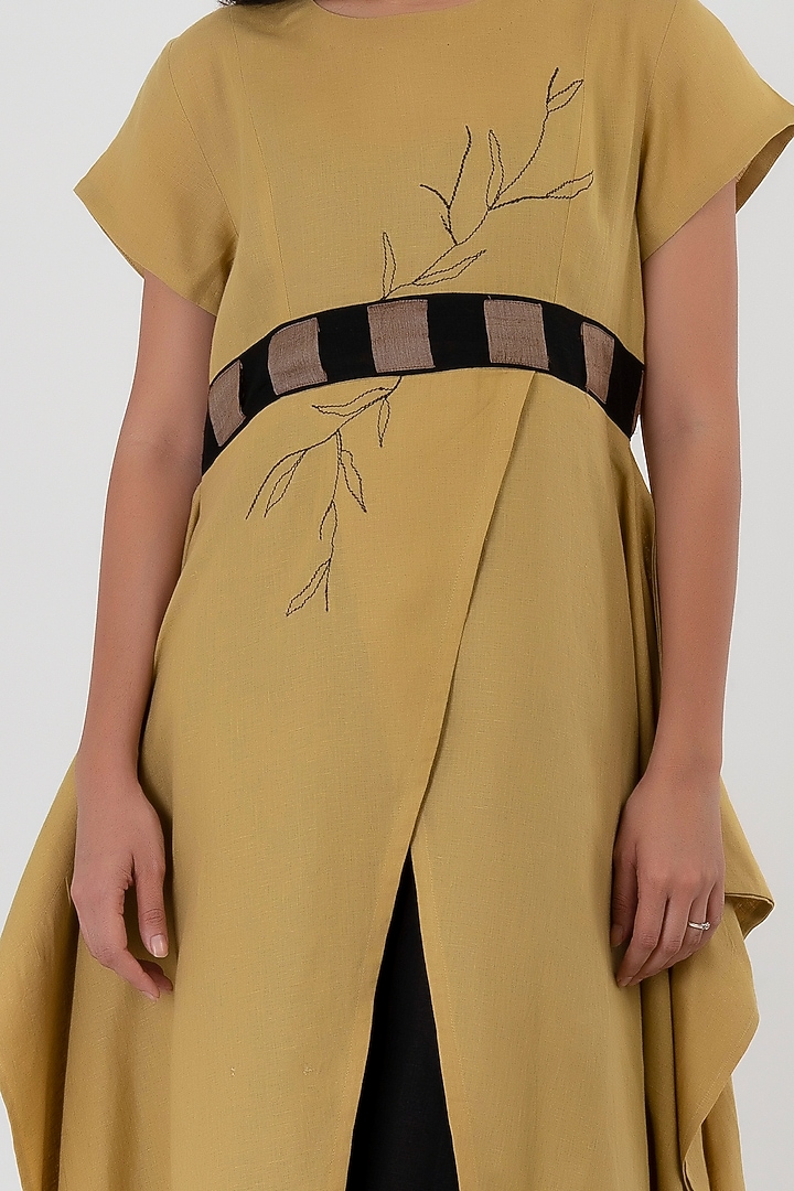 Fawn Green Kurta With Appliqued Belt by Sharath Sundar at Pernia's Pop Up Shop