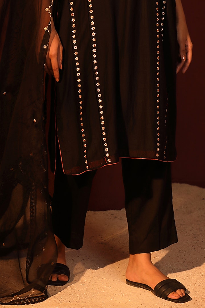 Black Mul Chanderi Hand Embroidered Kurta Set by Shetab Kazmi at Pernia's Pop Up Shop