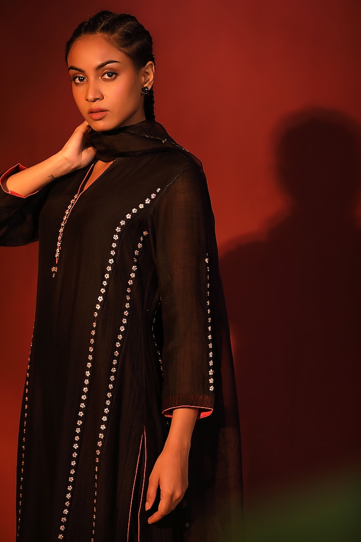 Black Mul Chanderi Hand Embroidered Kurta Set by Shetab Kazmi at Pernia's Pop Up Shop