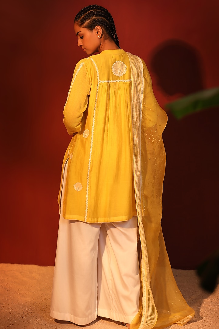 Yellow Mul Chanderi Hand Embroidered Tunic Set by Shetab Kazmi at Pernia's Pop Up Shop