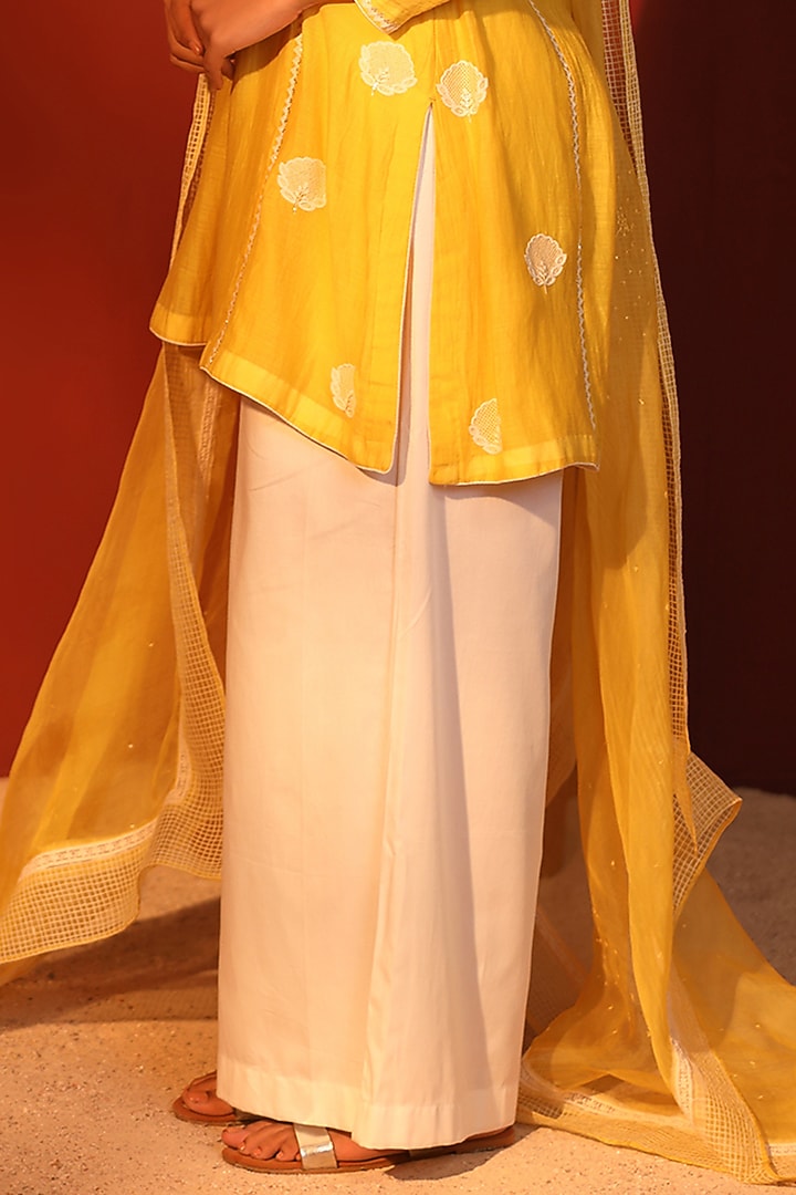 Yellow Mul Chanderi Hand Embroidered Tunic Set by Shetab Kazmi at Pernia's Pop Up Shop