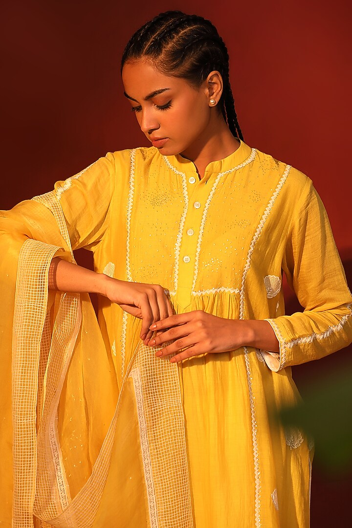 Yellow Mul Chanderi Hand Embroidered Tunic Set by Shetab Kazmi at Pernia's Pop Up Shop