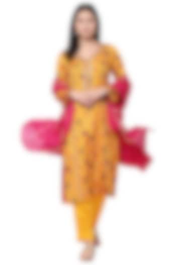 Mustard Embroidered & Printed Kurta Set by Shetab Kazmi at Pernia's Pop Up Shop