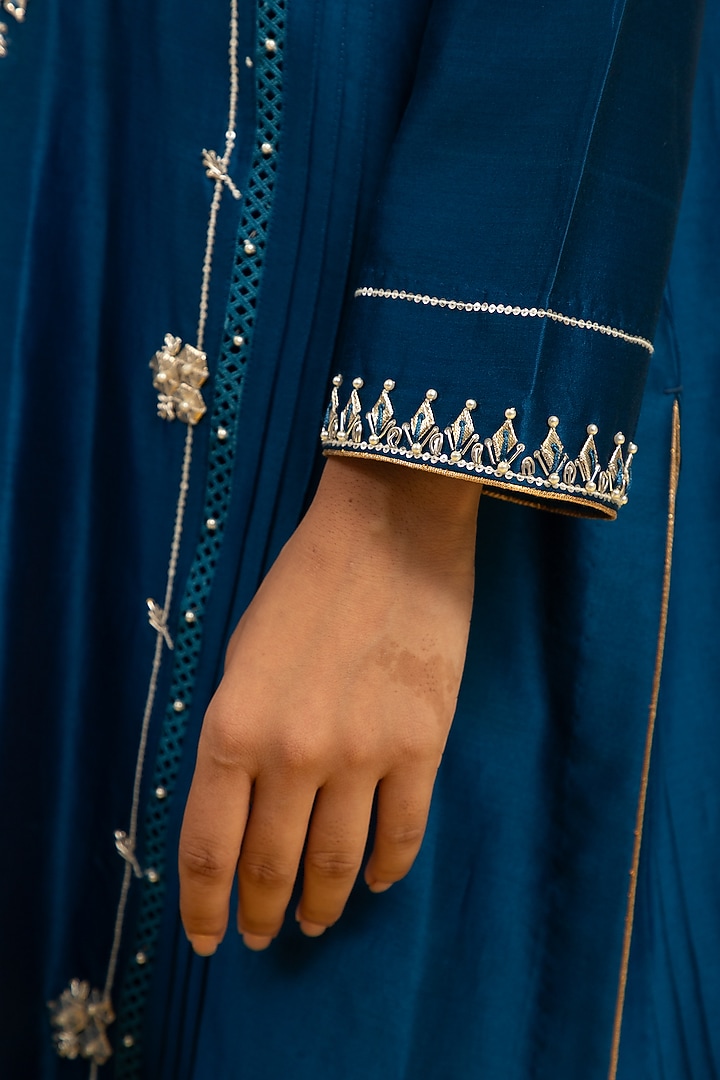 Royal Blue Pure Chanderi Hand Embroidered Straight Kurta Set by Shetab Kazmi at Pernia's Pop Up Shop