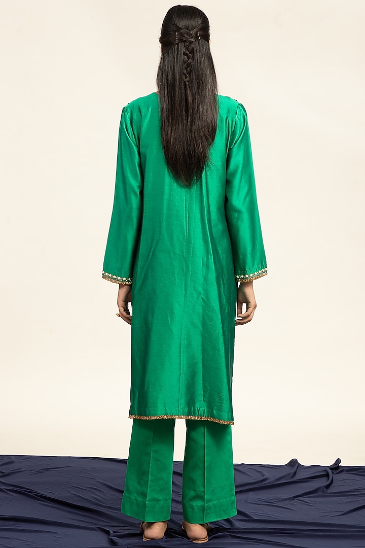 Green Pure Chanderi Machine & Hand Embroidered Kurta Set by Shetab Kazmi at Pernia's Pop Up Shop