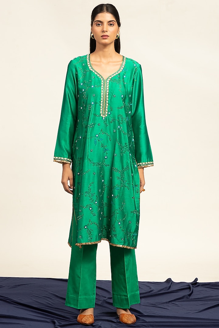 Green Pure Chanderi Machine & Hand Embroidered Kurta Set by Shetab Kazmi at Pernia's Pop Up Shop