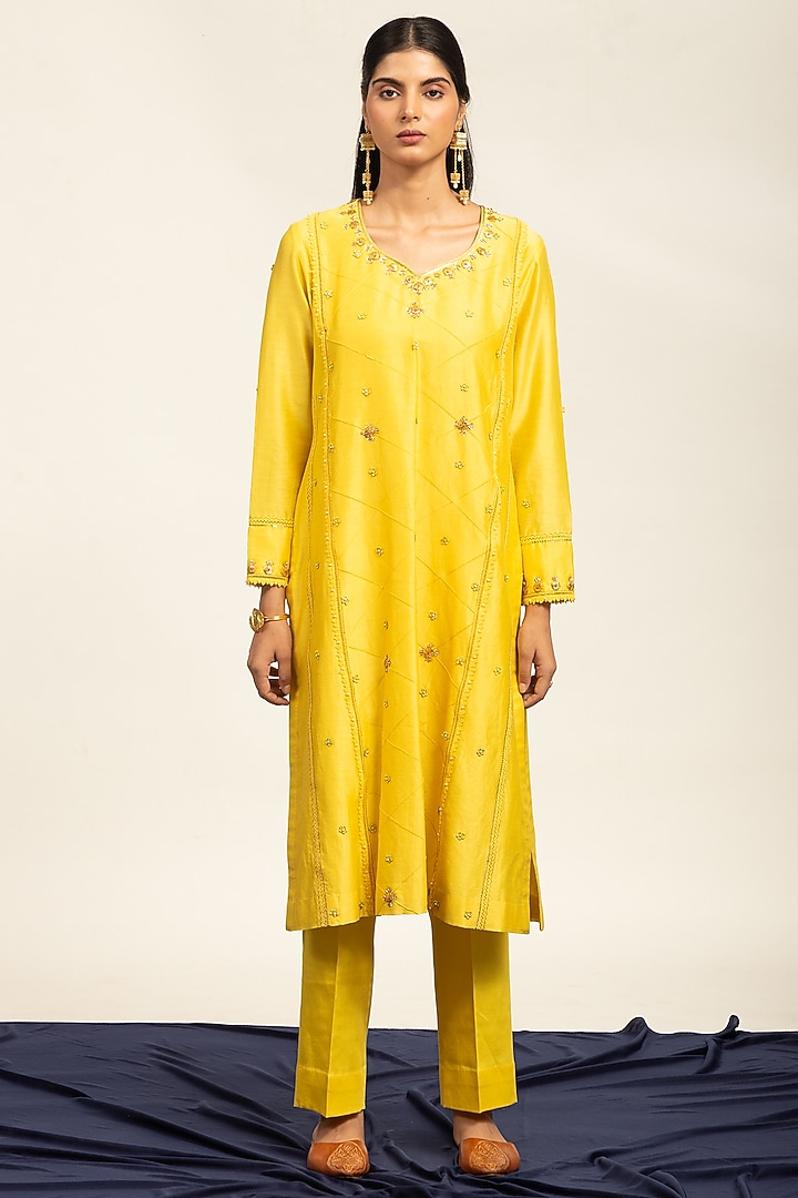 Yellow Pure Chanderi Hand Embroidered Kurta Set by Shetab Kazmi at Pernia's Pop Up Shop