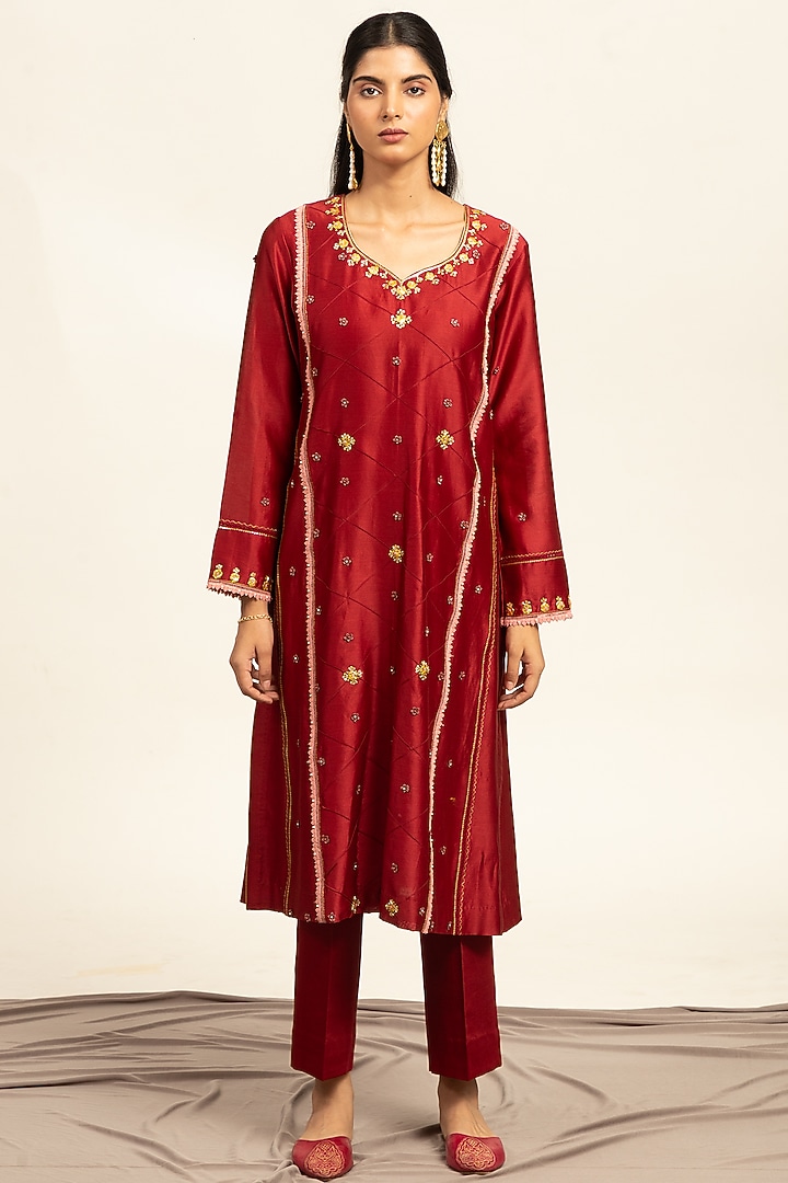 Carmine Pure Chanderi Hand Embroidered Kalidar Kurta Set by Shetab Kazmi at Pernia's Pop Up Shop
