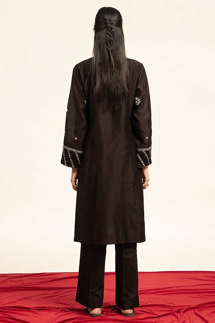 Black Pure Chanderi Machine & Hand Embroidered Side Paneled Kurta Set by Shetab Kazmi at Pernia's Pop Up Shop