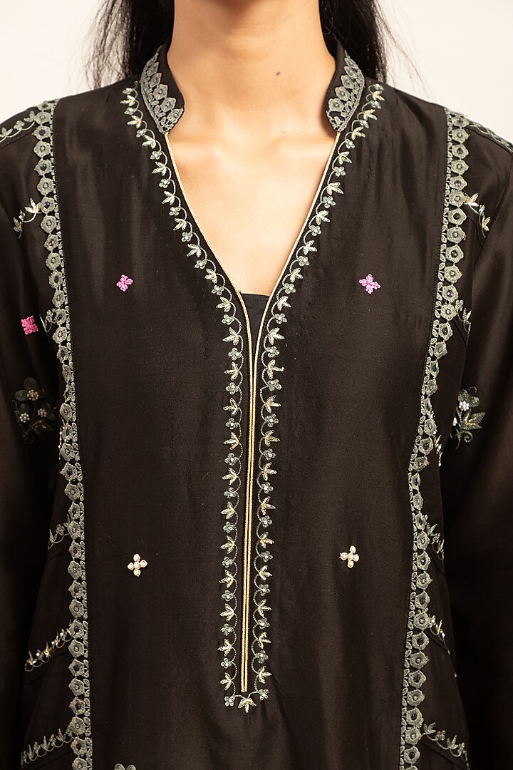 Black Pure Chanderi Machine & Hand Embroidered Side Paneled Kurta Set by Shetab Kazmi at Pernia's Pop Up Shop
