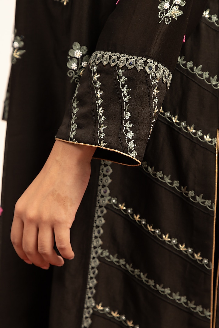 Black Pure Chanderi Machine & Hand Embroidered Side Paneled Kurta Set by Shetab Kazmi at Pernia's Pop Up Shop