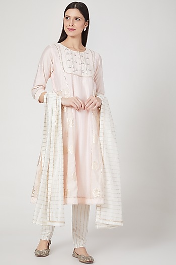Pastel Pink Kurta Set With Mirror Hand Work by Shree Tatvam at Pernia's Pop Up Shop