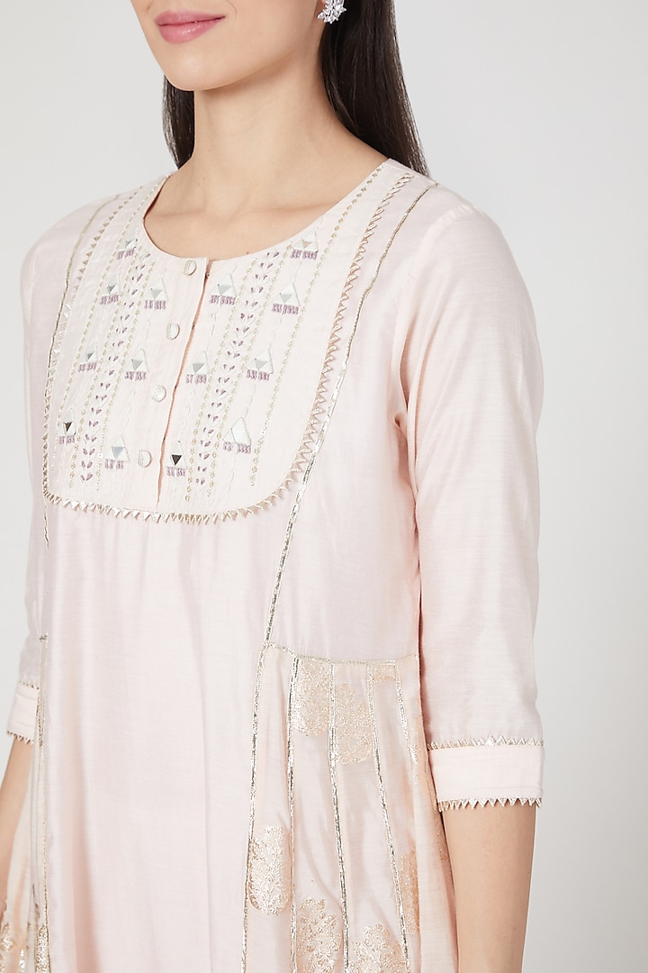 Pastel Pink Kurta Set With Mirror Hand Work by Shree Tatvam at Pernia's Pop Up Shop