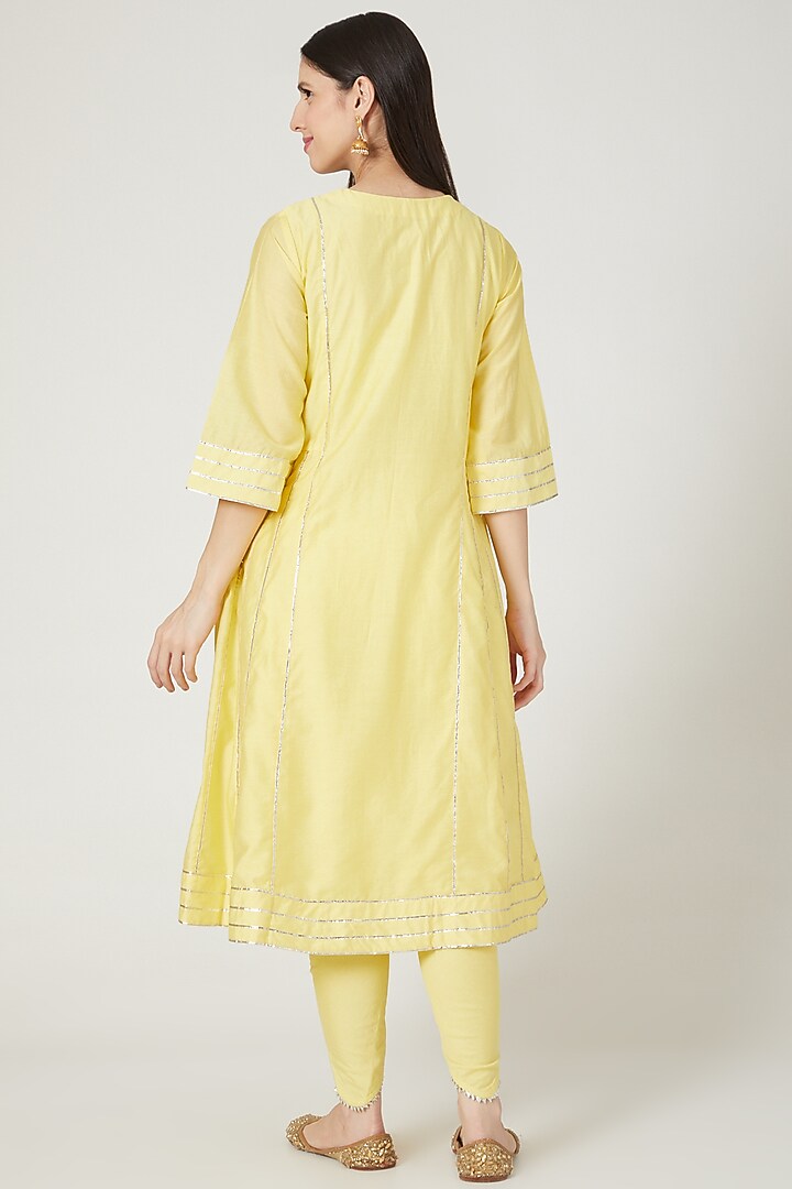 Yellow Embellished Kurta Set by Shree Tatvam at Pernia's Pop Up Shop