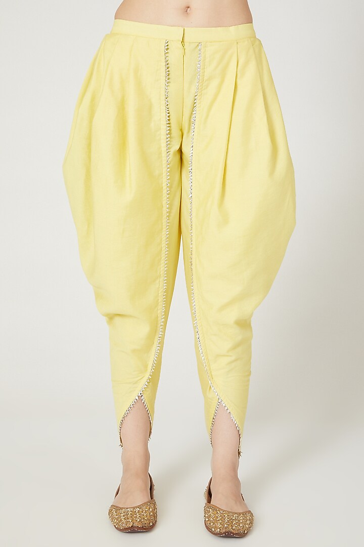 Yellow Embellished Kurta Set by Shree Tatvam at Pernia's Pop Up Shop