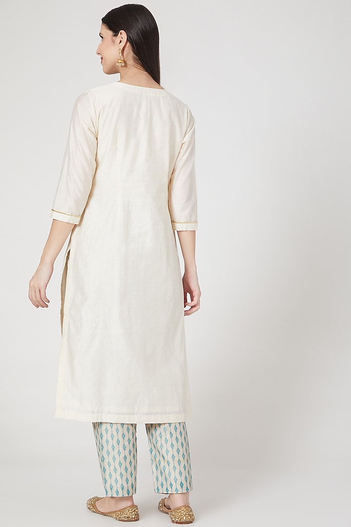 Off White Kurta Set With Handwork by Shree Tatvam at Pernia's Pop Up Shop