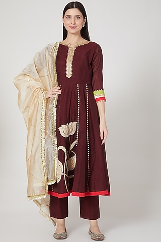 Maroon Embellished Kurta Set by Shree Tatvam