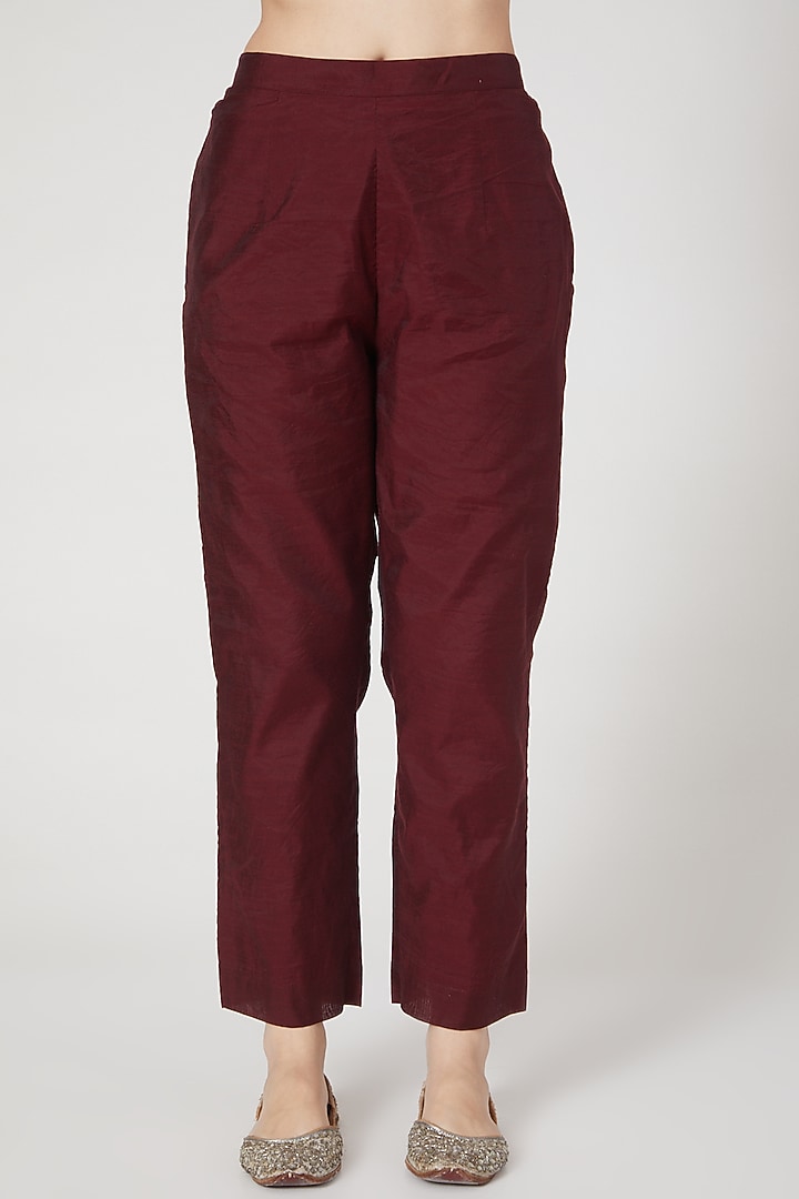 Maroon Embellished Kurta Set by Shree Tatvam at Pernia's Pop Up Shop