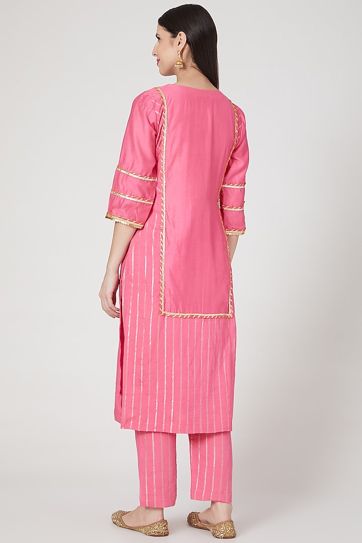 Pink Embellished Kurta Set by Shree Tatvam at Pernia's Pop Up Shop