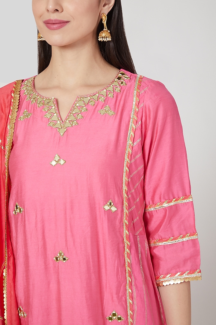 Pink Embellished Kurta Set by Shree Tatvam at Pernia's Pop Up Shop