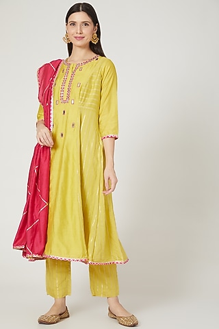 Mustard Mirror Embellished Kurta Set by Shree Tatvam