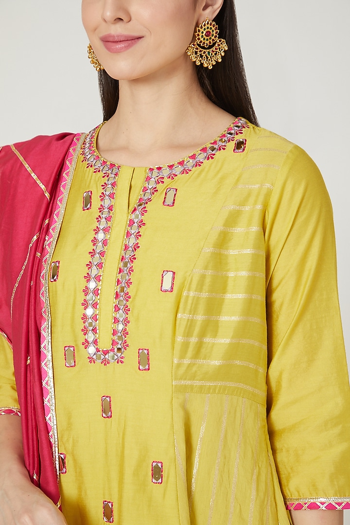 Mustard Mirror Embellished Kurta Set by Shree Tatvam at Pernia's Pop Up Shop
