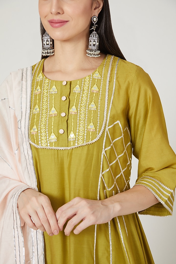 Olive Green Embellished Kurta Set by Shree Tatvam at Pernia's Pop Up Shop