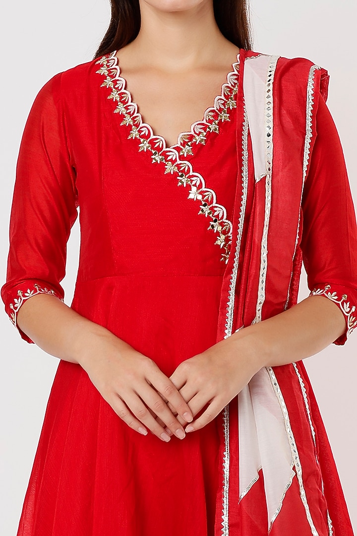 Red Embroidered Anarkali Set by Shree Tatvam at Pernia's Pop Up Shop