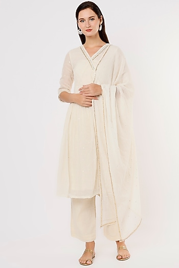 Off-White Mulmul Cotton Kurta Set by Shree Tatvam at Pernia's Pop Up Shop