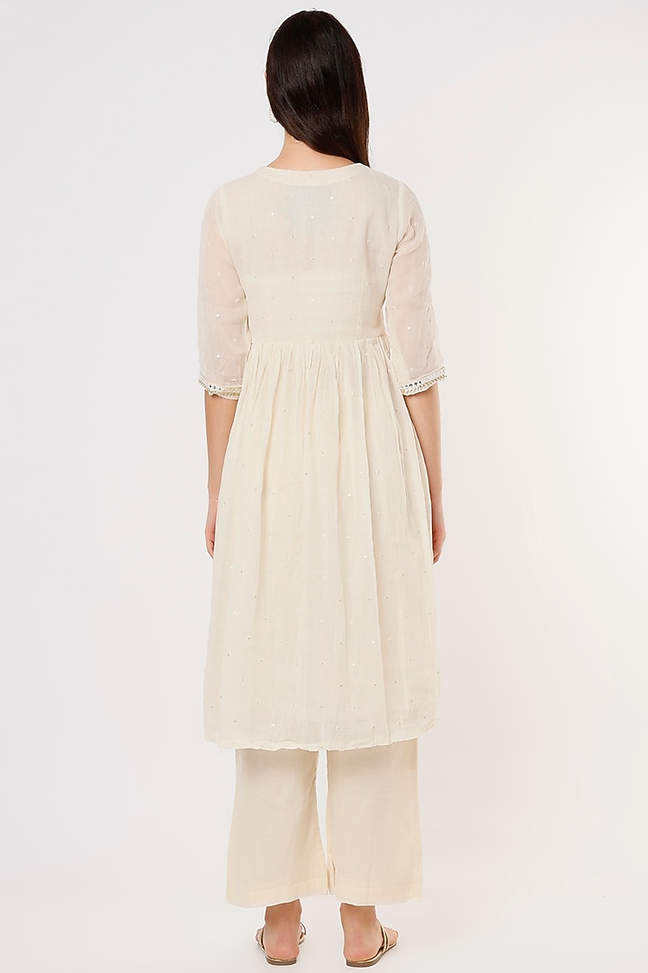 Off-White Mulmul Cotton Kurta Set by Shree Tatvam at Pernia's Pop Up Shop