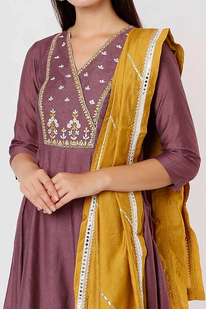 Mauve Embroidered Kurta Set by Shree Tatvam at Pernia's Pop Up Shop
