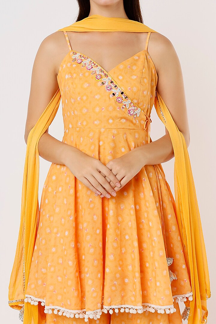 Yellow Hand Embroidered Kurta Set by Shree Tatvam at Pernia's Pop Up Shop