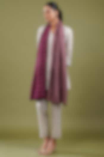 Pink Wool Blend Checkered Reversible Stole by Shaza at Pernia's Pop Up Shop