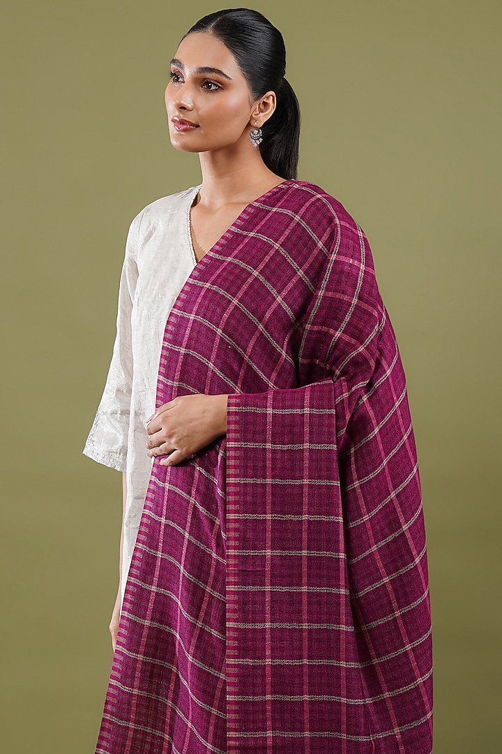 Pink Wool Blend Checkered Reversible Stole by Shaza at Pernia's Pop Up Shop