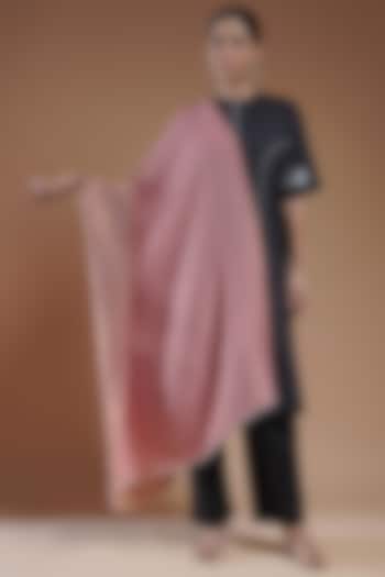 Pink & Soft Gold Fine Count Wool Reversible Stole by Shaza at Pernia's Pop Up Shop