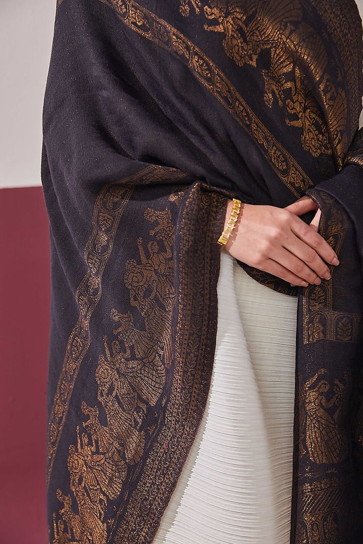 Black-Gold Fine Count Wool Self Weave Zari Reversible Stole by Shaza at Pernia's Pop Up Shop