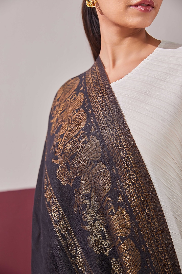 Black-Gold Fine Count Wool Self Weave Zari Reversible Stole by Shaza at Pernia's Pop Up Shop