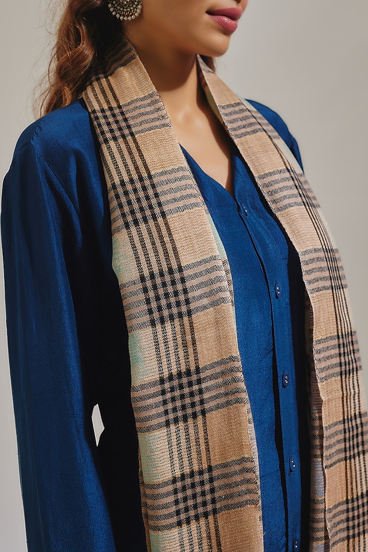 Grey Handloom Pashmina Reverse Stole by Shaza at Pernia's Pop Up Shop
