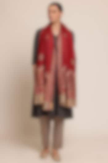 Red Wool Floral Motif Shawl by Shaza at Pernia's Pop Up Shop