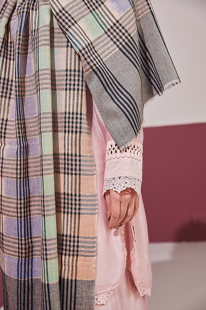 Grey Handloom Pashmina Reverse Stole by Shaza at Pernia's Pop Up Shop