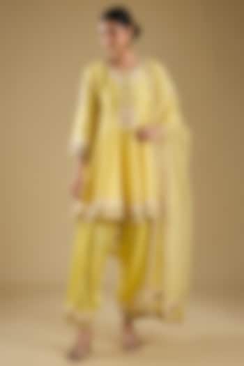 Lemon Yellow Pure Silk Chanderi Kashmiri Tilla Embroidered Anarkali Set by Sheetal Batra at Pernia's Pop Up Shop