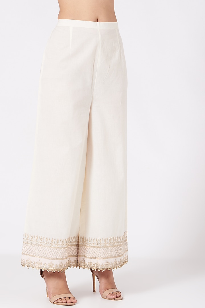 Daisy Ivory Embroidered Kurta Set by Sheetal Batra at Pernia's Pop Up Shop