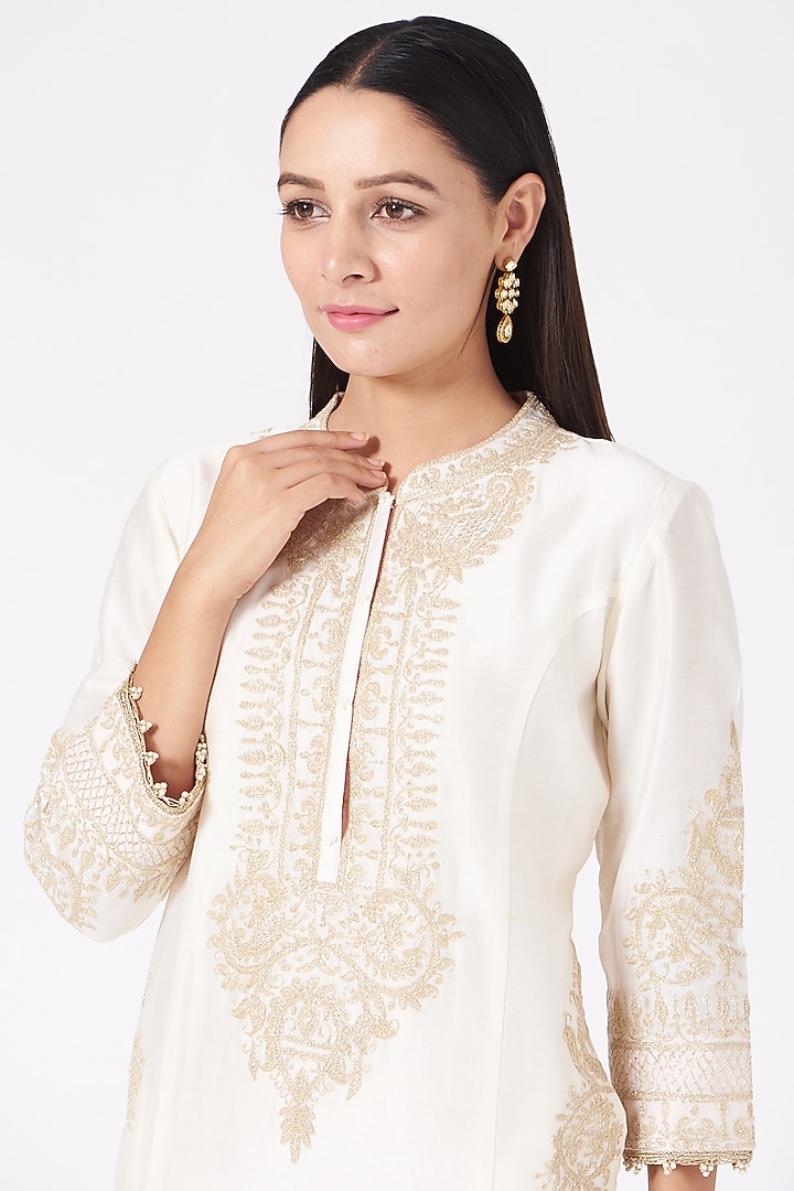 Daisy Ivory Embroidered Kurta Set by Sheetal Batra at Pernia's Pop Up Shop