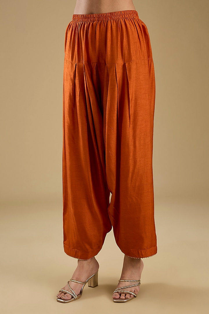 Orange Upada Silk Bandhej Printed Kurta Set by Sheetal Batra at Pernia's Pop Up Shop