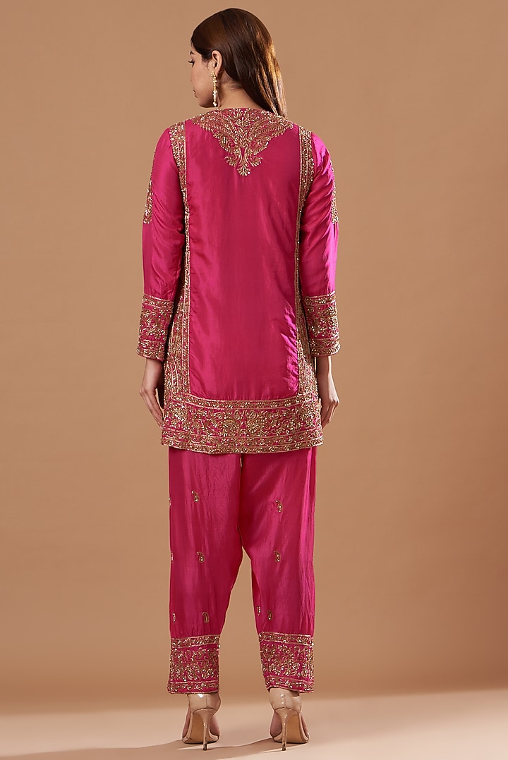 Fuchsia Embroidered Kurta Set by Sheetal Batra at Pernia's Pop Up Shop