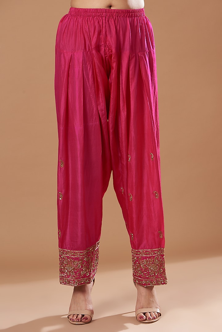 Fuchsia Embroidered Kurta Set by Sheetal Batra at Pernia's Pop Up Shop