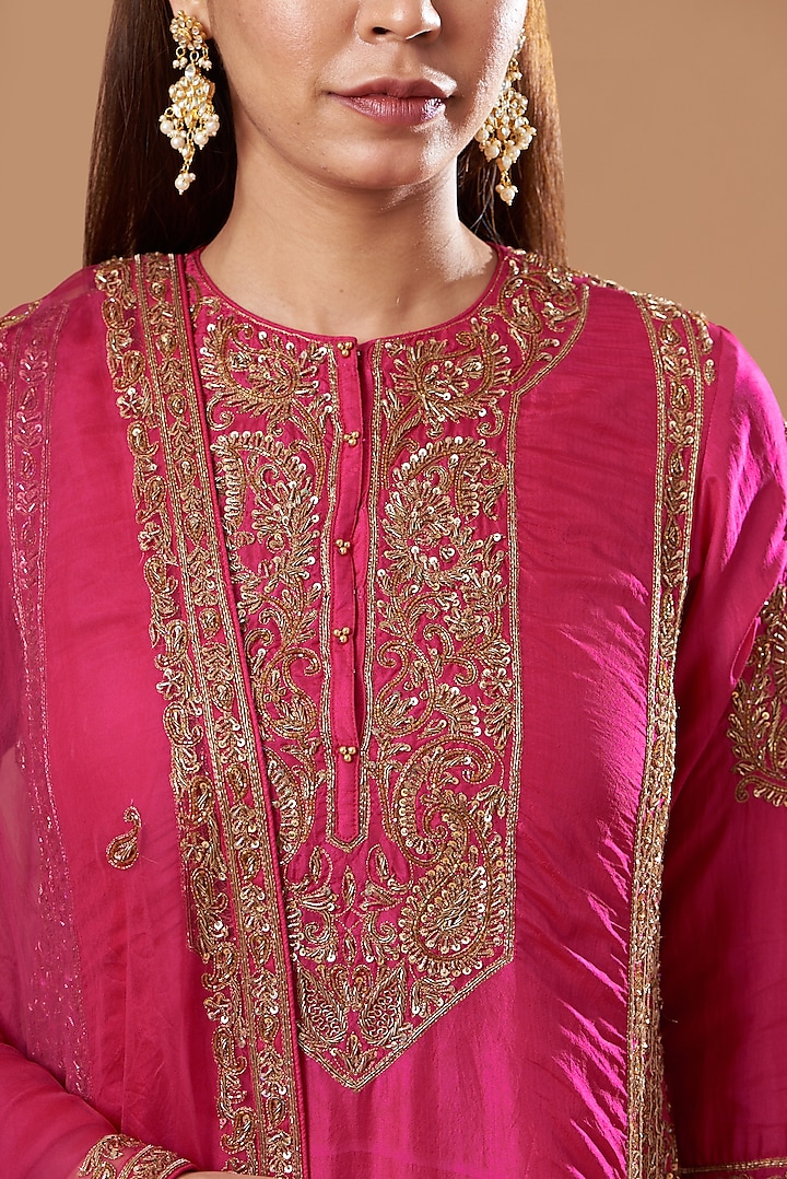 Fuchsia Embroidered Kurta Set by Sheetal Batra at Pernia's Pop Up Shop