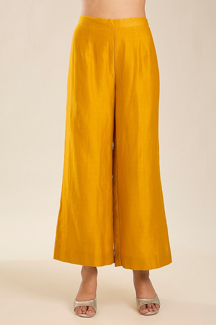 Mustard Silk Chanderi Kundan Applique Embroidered Kurta Set by Sheetal Batra at Pernia's Pop Up Shop