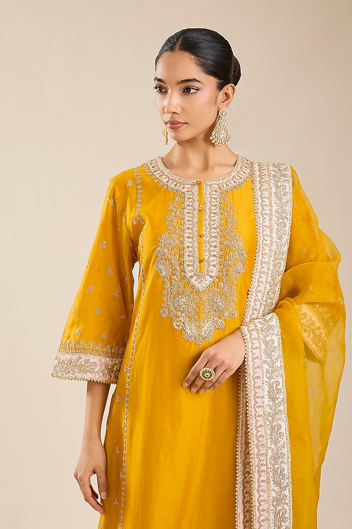Mustard Silk Chanderi Kundan Applique Embroidered Kurta Set by Sheetal Batra at Pernia's Pop Up Shop